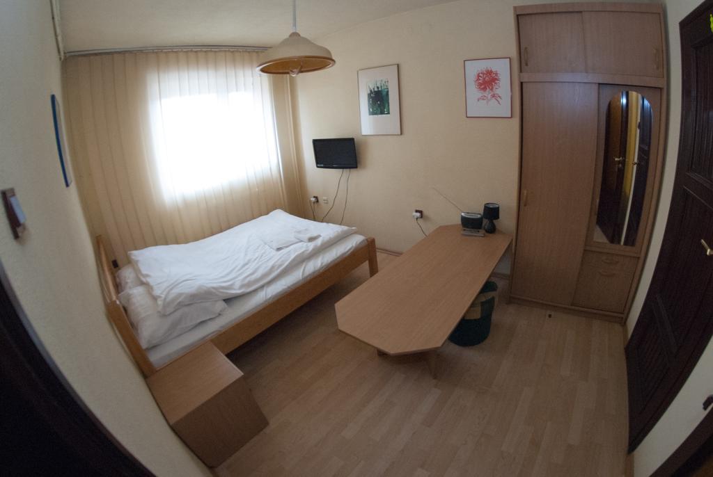 Pensjonat Kawiarni Muzealnej Goluchow Экстерьер фото